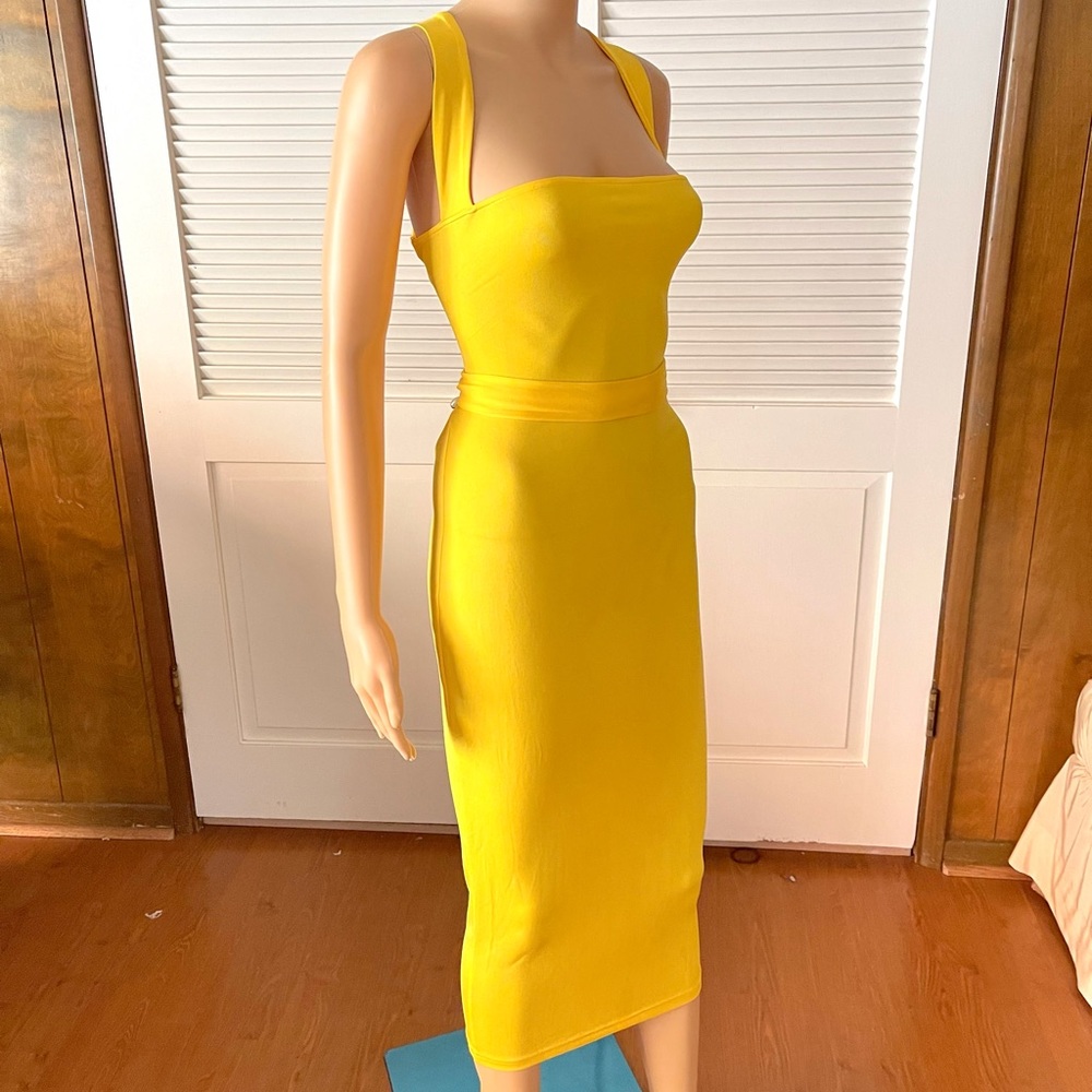 New Yellow spandex bodycon knee length dress, M